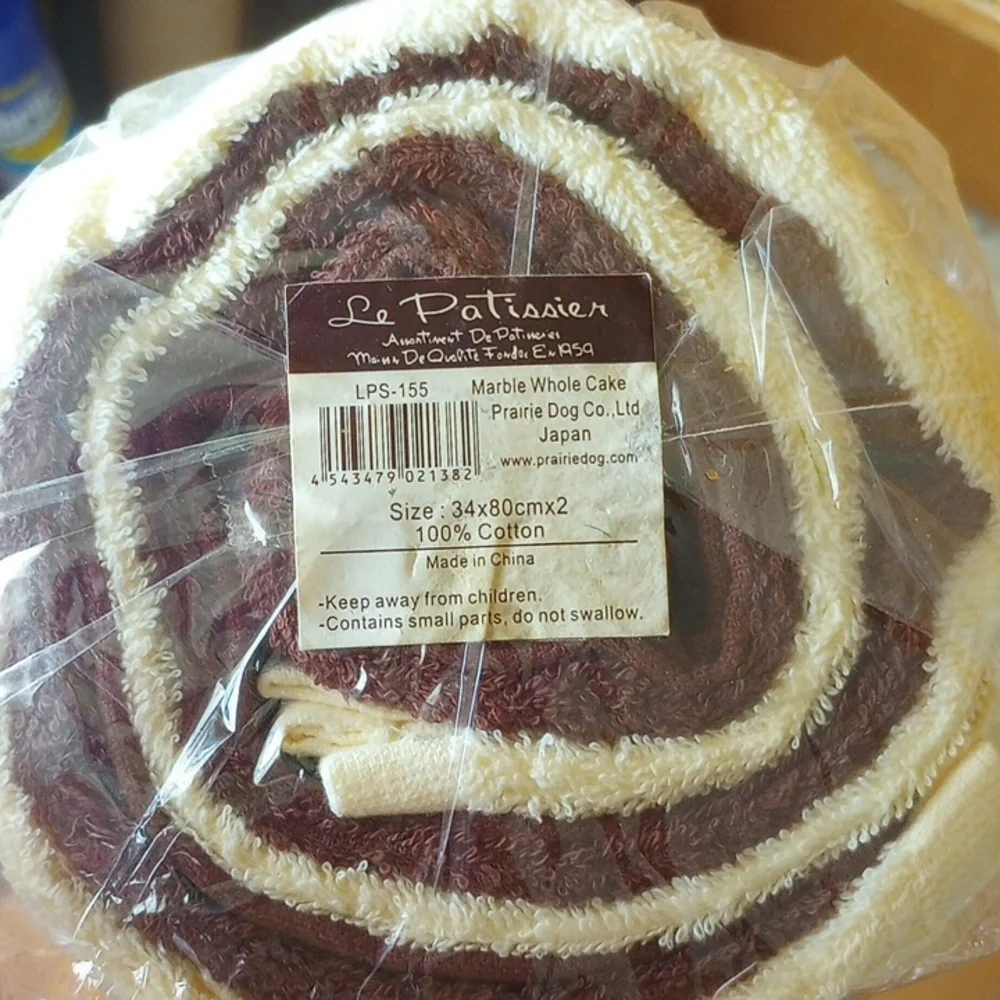 NWT Strawberry Marble Cake Cotton Towels